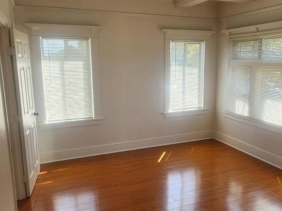 3rd image of 725 W 60th St APT 8
