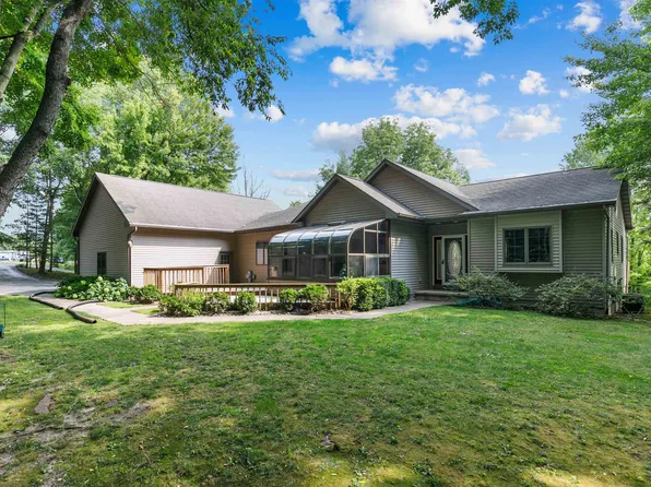 W7597 Highview Ct, Shiocton, WI 54170