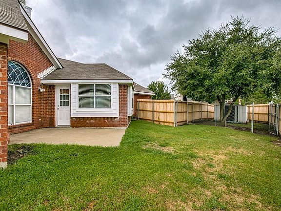5th image of 2816 Clearwater Dr