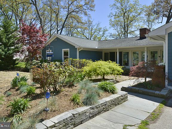3rd image of 1051 Landon Ln