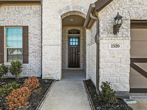 2nd image of 1520 Eleanor Dr