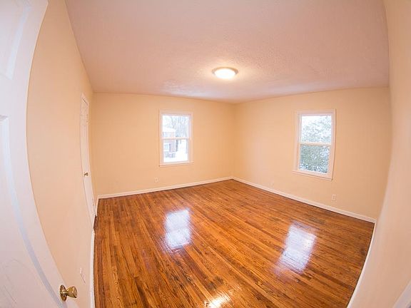 4th image of 1007 Corregidor Cir