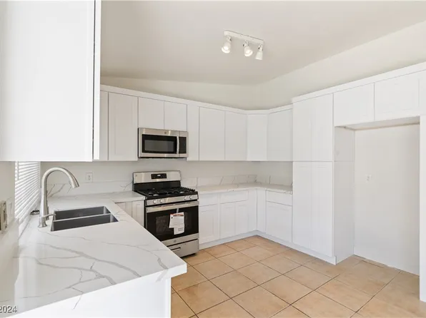 412 Vassar Ln, Las Vegas, NV 89107