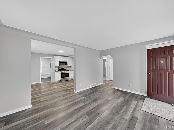 3rd image of 14360 Cornell St