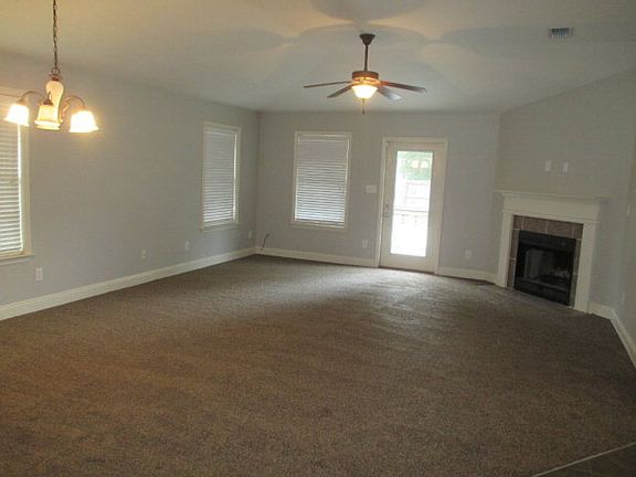 4th image of 306 Amberlee Ct