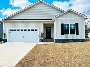 211 Baker Rd, Hubert, NC 28539