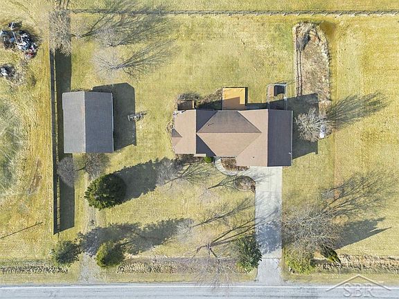 3rd image of 2082 W Parish Rd
