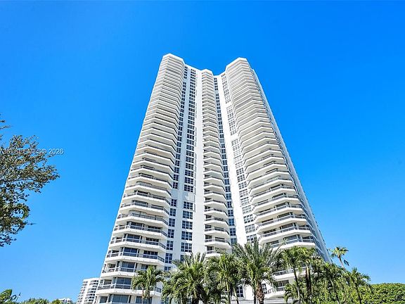 5th image of 3500 Mystic Pointe Dr APT 3101
