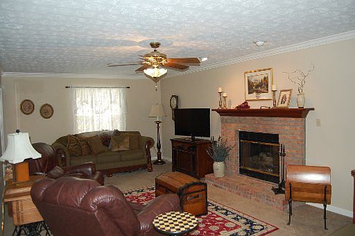 5th image of 1724 Summer Spring Blvd
