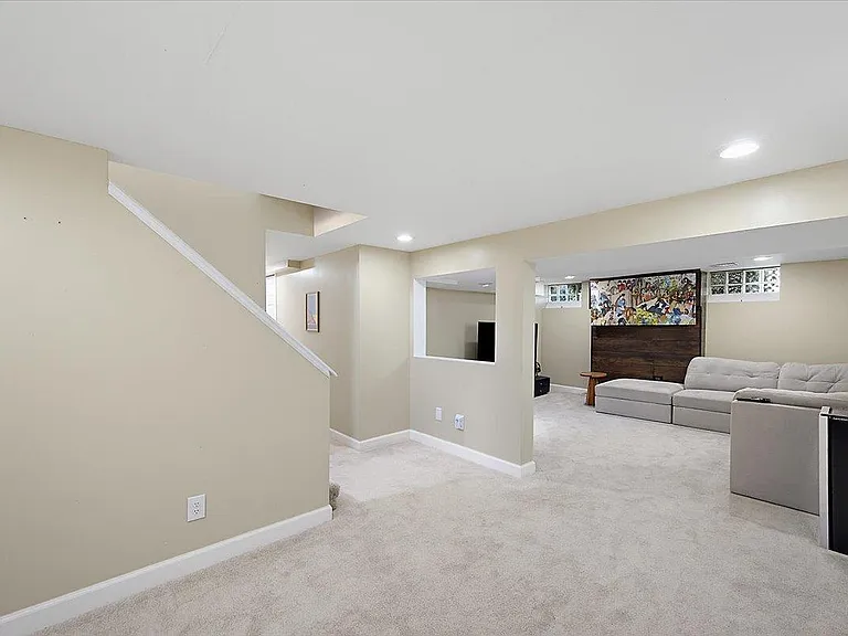 303 Midland Blvd — Photo 33