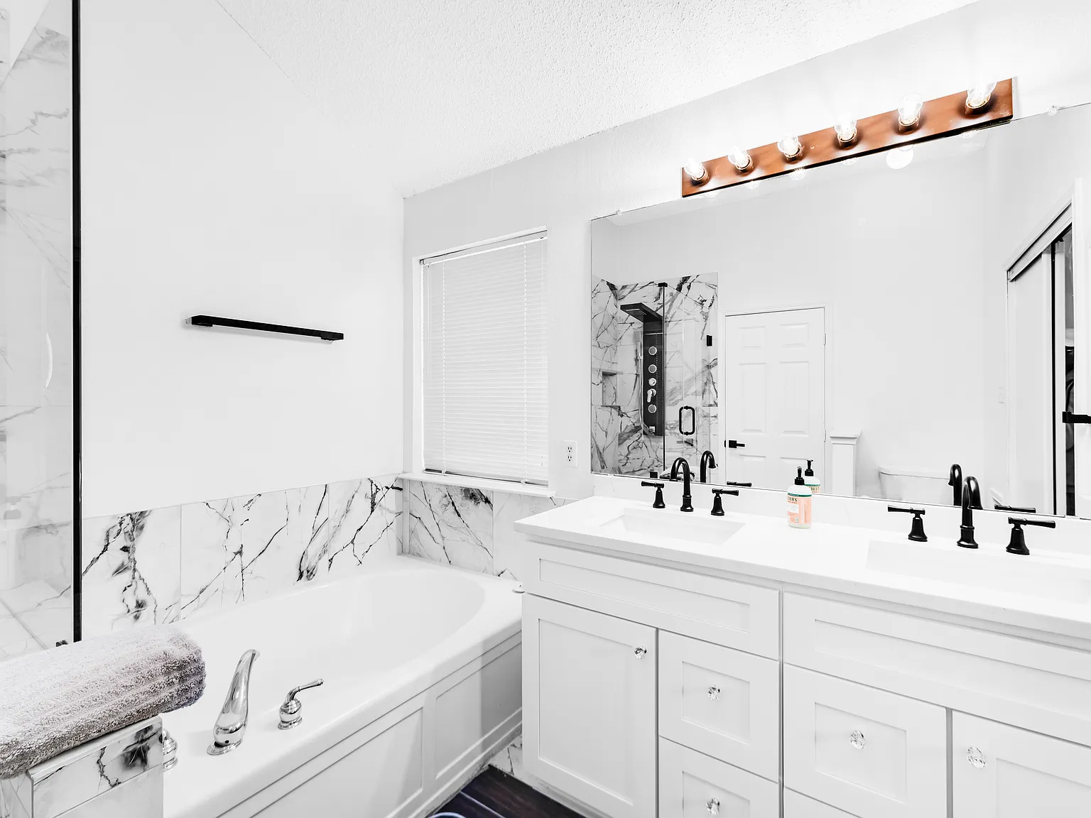 3 bed, 1452 sqft, $4,000 — Photo 3