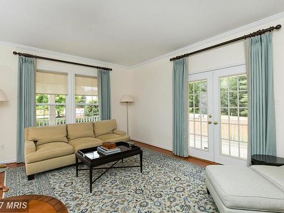 4th image of 10 Deer Creek Ct