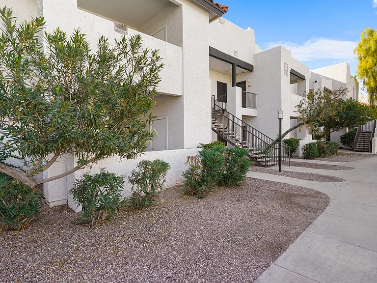 The Residences at Palm Valley Apartments — Photo 55
