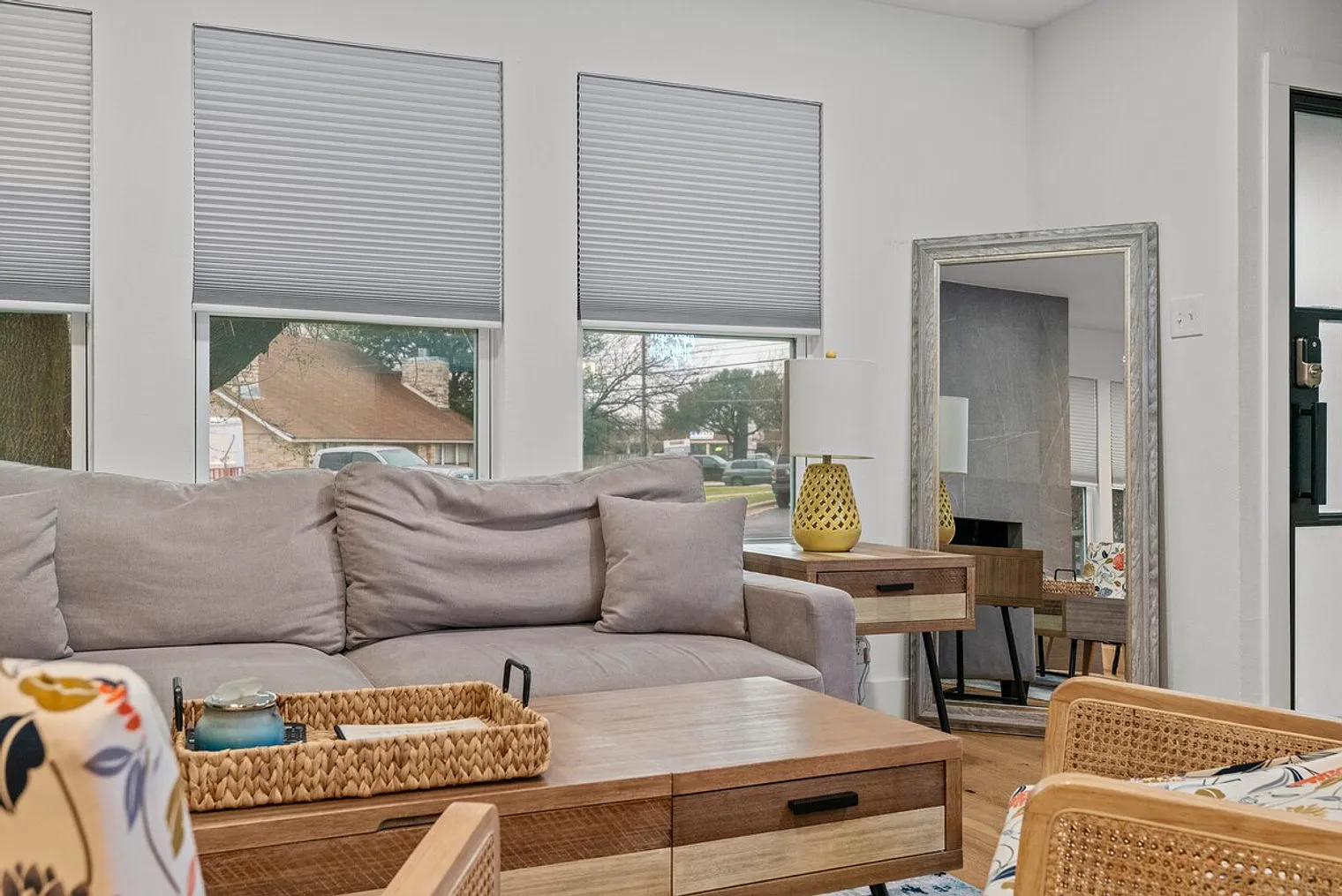 3 bed, 2.0 bath, $5,197 — Photo 3