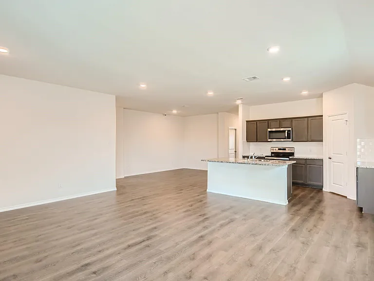 2310 Hankinson Ln — Photo 6