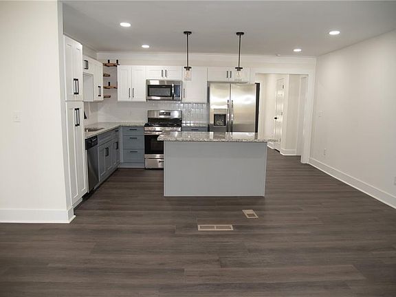 3rd image of 3985 Lindsey Dr