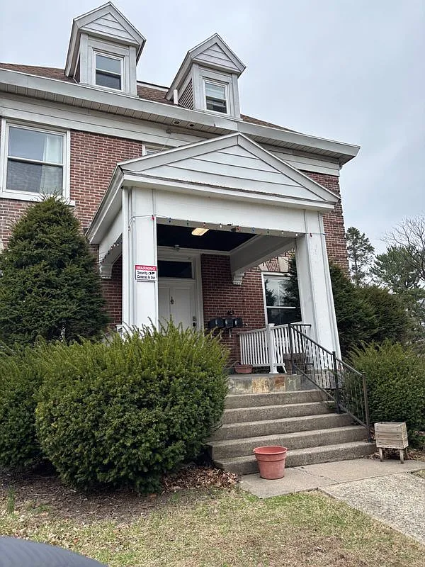 2 bed, 1.0 bath, 800 sqft, $1,600 — Photo 1