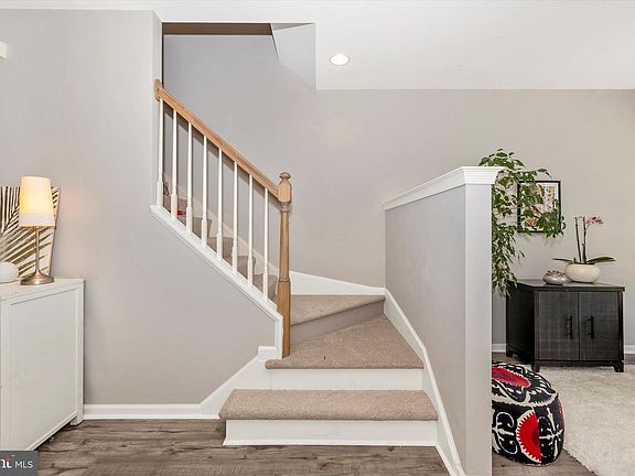5th image of 9735 Fleetwood Way