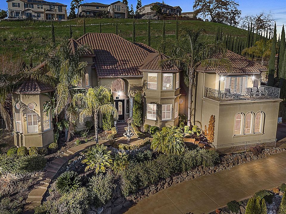 1st image of 2584 Clubhouse Dr