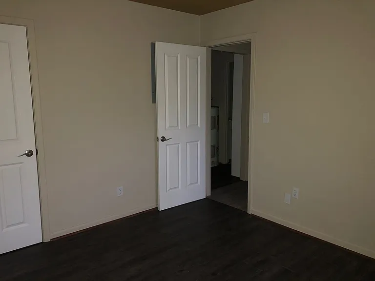 411 & 413 Nixon Ave SW — Photo 8