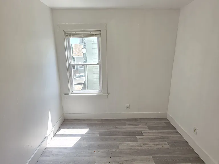  121 Church St 1stflr 1b/1b Renovated Newfloors Freshpaint Petsok Prkg — Photo 6