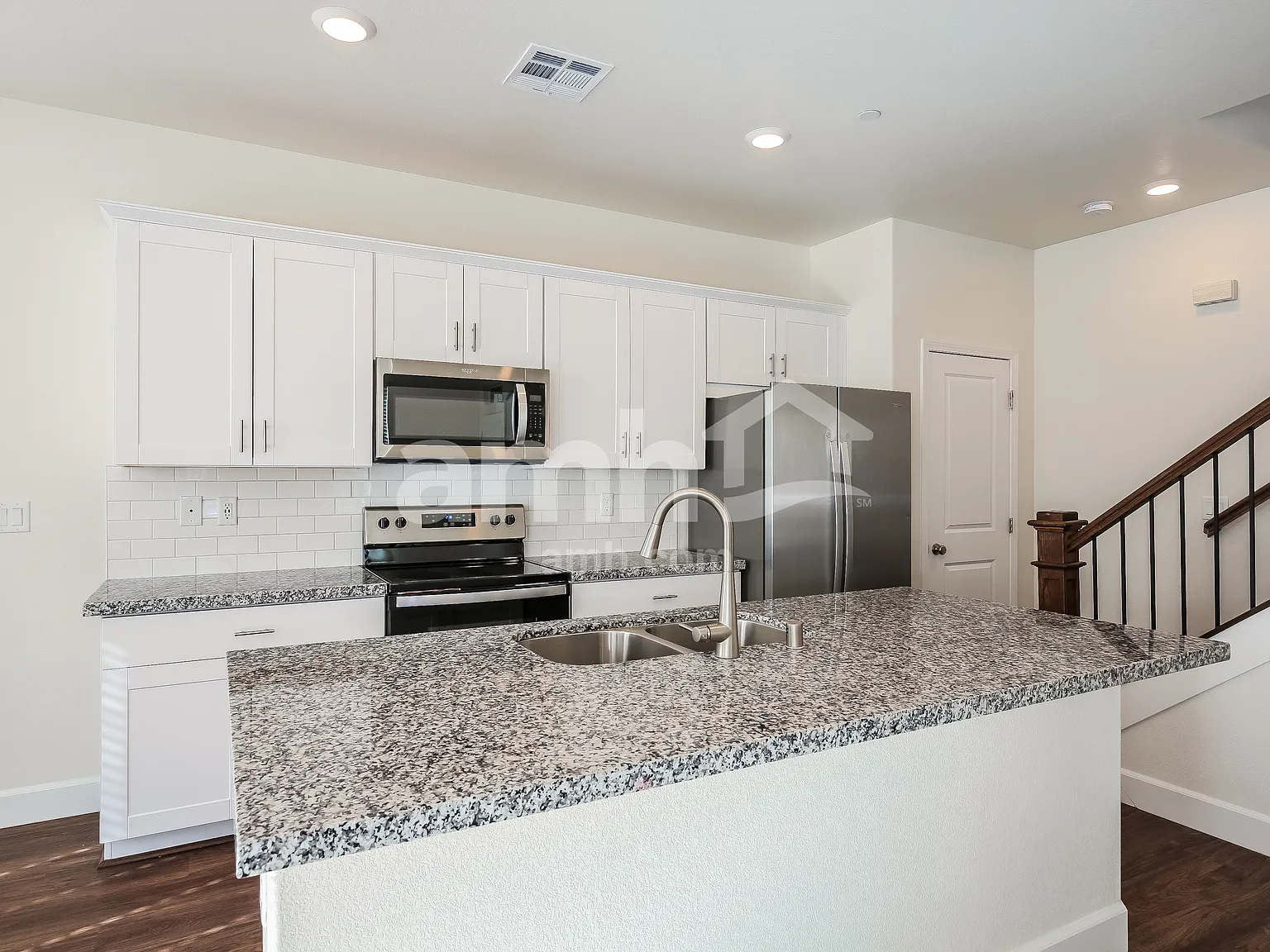 4 bed, 3.0 bath, 2211 sqft, $2,565 — Photo 3