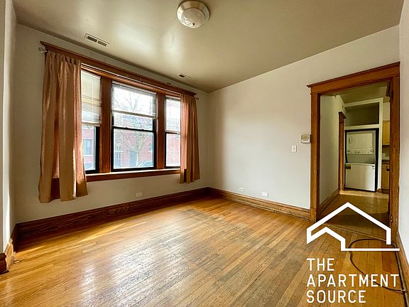 4th image of 2804 N Francisco Ave #1