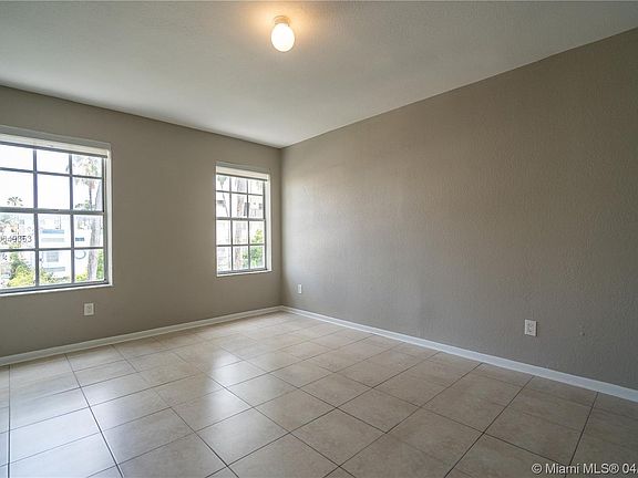 3rd image of 700 Euclid Ave #212T