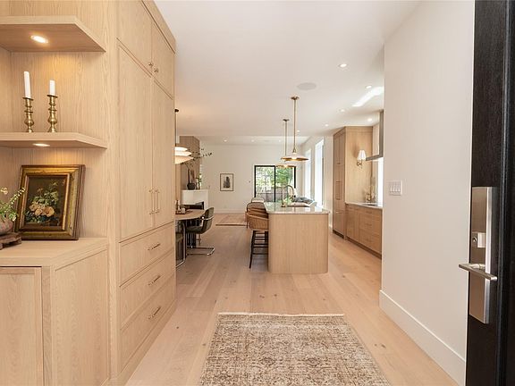 4th image of 587 Oliver St