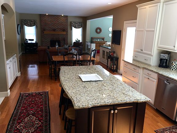 3rd image of 43 Woodfield Dr