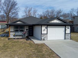 325 E Dryden St, Odessa, MO 64076