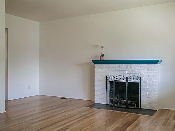 5th image of 1526 Solano Dr NE