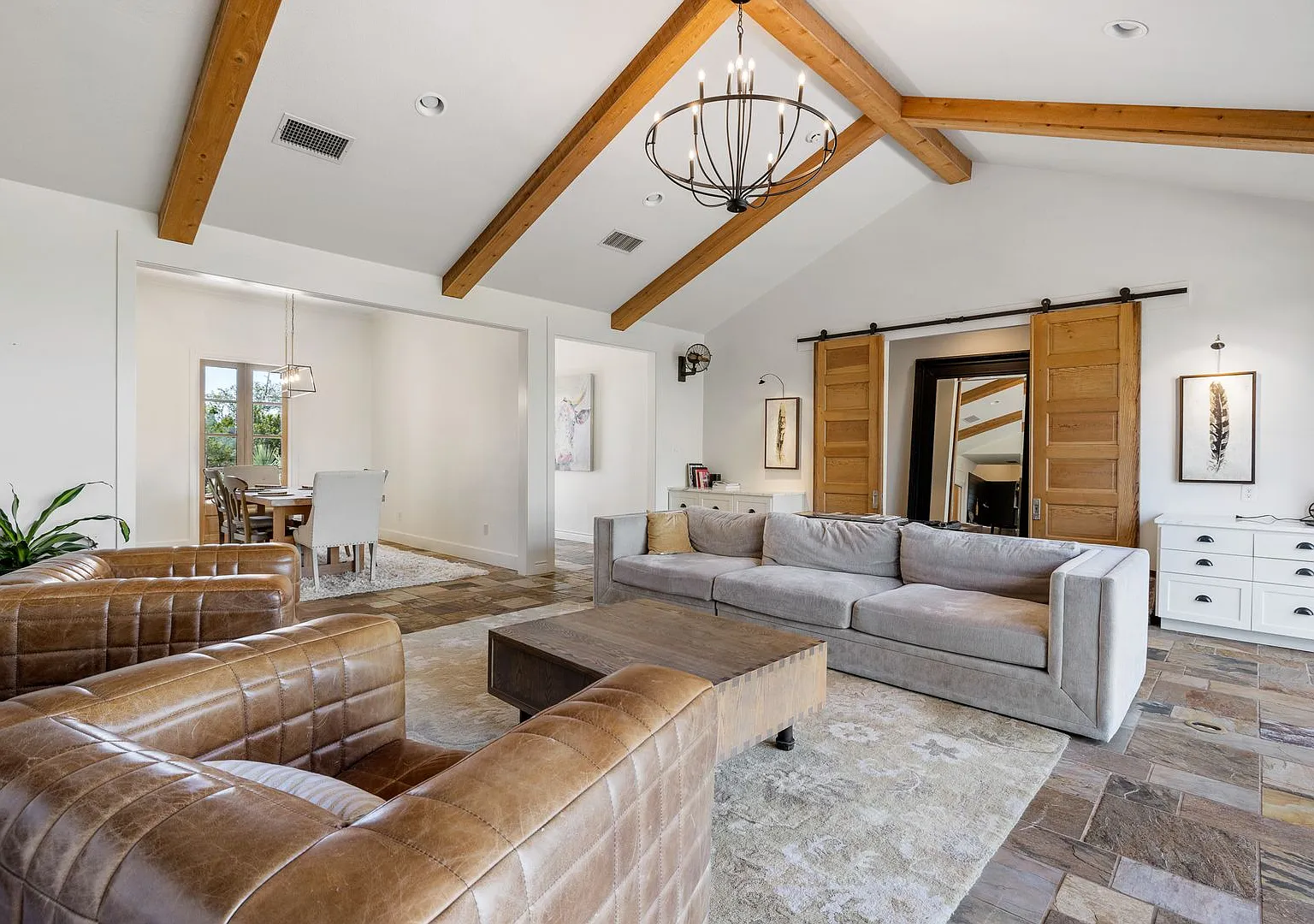 Fully Furnished Hilltop Retreat with Panoramic Lake Travis Views — Photo 4