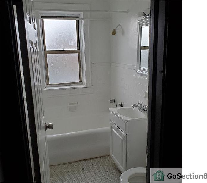 2nd image of 1553 W 91st St APT 204