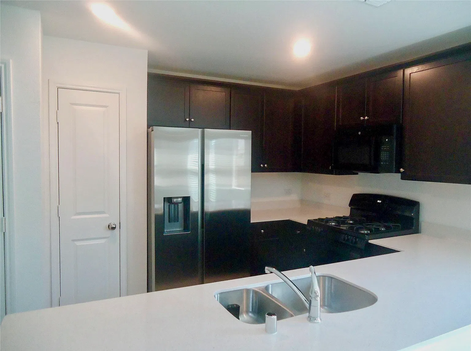 3 bed, 1320 sqft, $2,100 — Photo 4