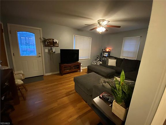 3rd image of 479 Dorset St