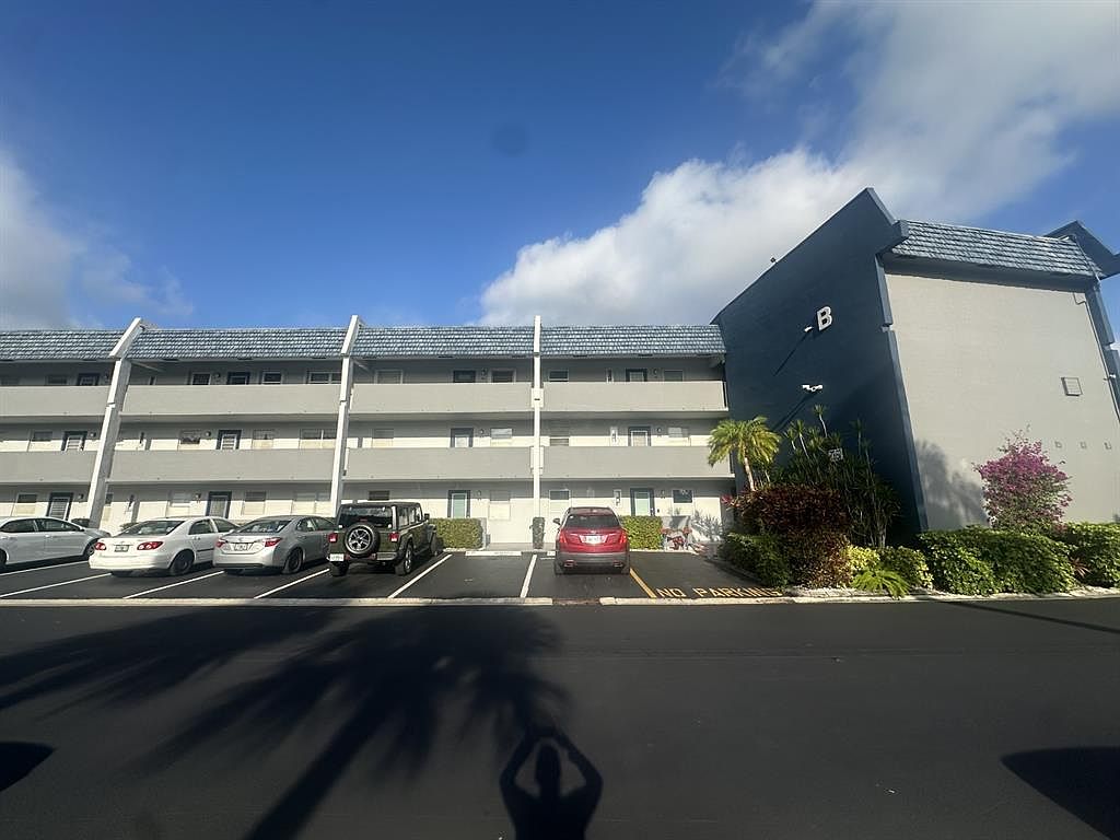 7867 Golf Circle Dr #108