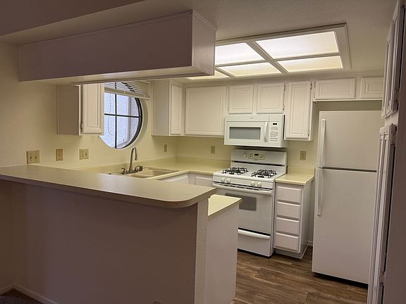 3rd image of 930 N Sloan Ln Unit 203C