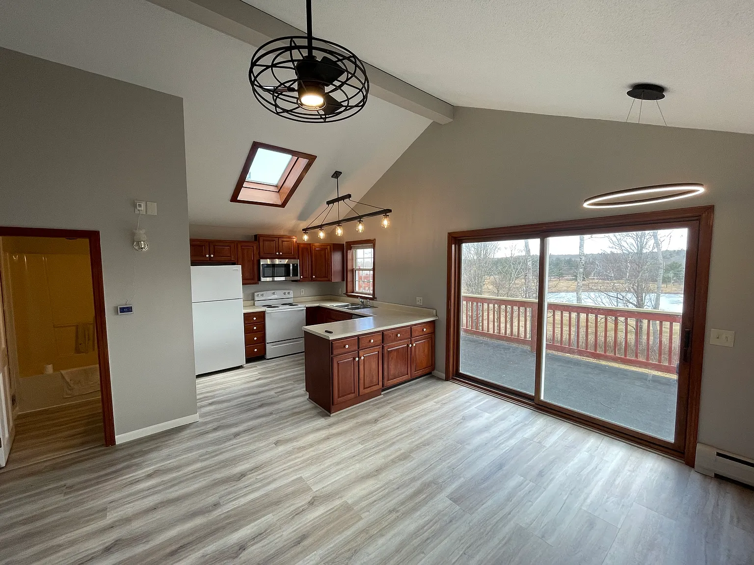24 Fairway Ln — Photo 2