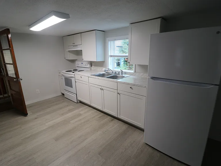 1672 Houston Ave — Photo 6