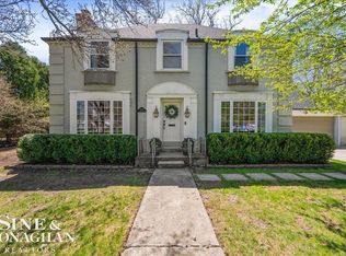 1213 Lochmoor Blvd, Grosse Pointe Woods, MI 48236