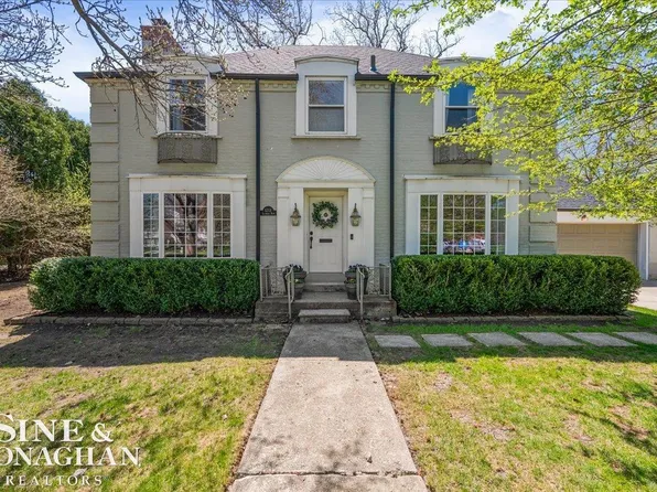 1213 Lochmoor Blvd, Grosse Pointe Woods, MI 48236