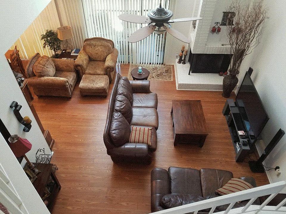 Two Story 3 Bedroom 2 1/2 Bathroom with Hardwood and Tile Do