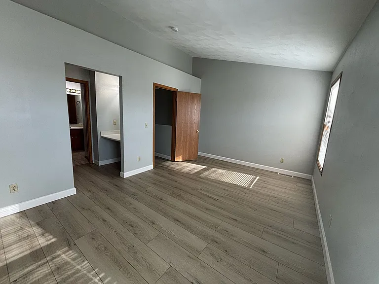 386 Amphitheater Dr — Photo 19