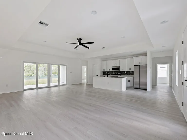 746 Harriet Ave — Photo 8