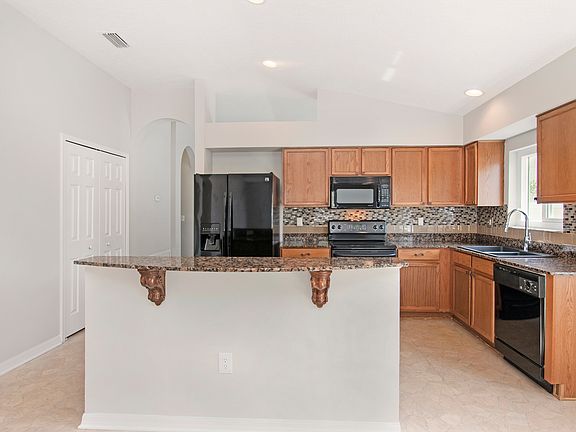 2nd image of 2623 Queen Alberta Dr