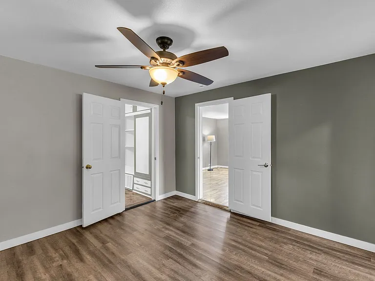 6582 S Jefferson St — Photo 16