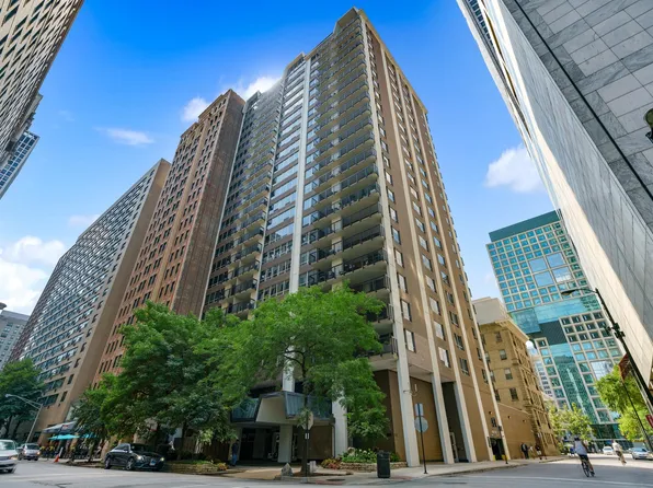 201 E Chestnut St APT 21C, Chicago, IL 60611