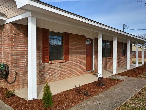 2nd image of 102 Portsmouth Cir