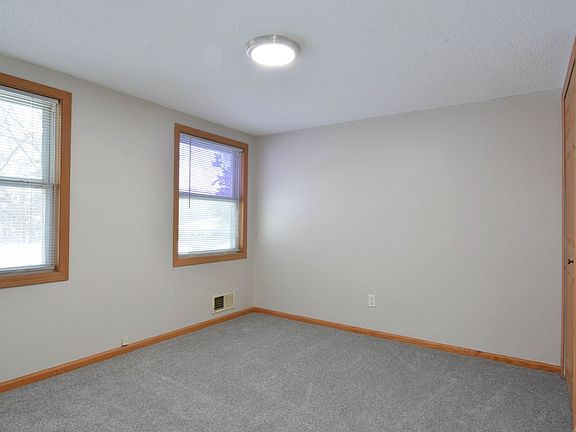 4th image of 2153 Green Ave #2